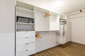 GLOBALSTAY. Dundurn LOFTS. Free parking