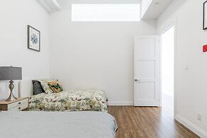 GLOBALSTAY. Dundurn LOFTS. Free parking