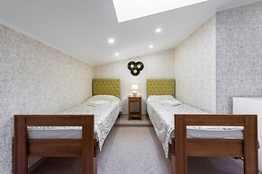 TsaTsa Hotel - Hostel