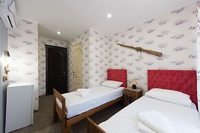 TsaTsa Hotel - Hostel