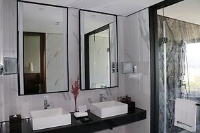 Wyndham Grand Yangon Hotel