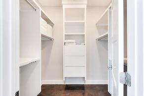 New Luxury Townhome 27