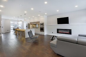 New Luxury Townhome 27