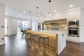New Luxury Townhome 27