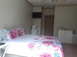 8 Soenie Avenue Self Catering