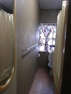 8 Soenie Avenue Self Catering