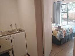 8 Soenie Avenue Self Catering