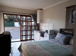 8 Soenie Avenue Self Catering