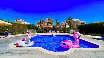 Luxury 4BD Villa with Pool in Hurghada