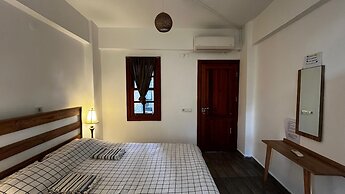 Kuyu Beergarden Hostel