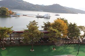 Cheongpung Resort Lake Hotel