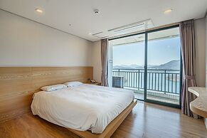 Cheongpung Resort Lake Hotel