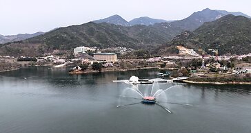 Cheongpung Resort Lake Hotel