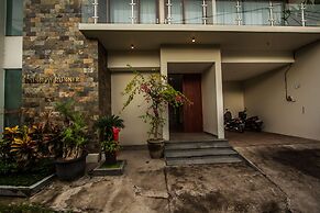 Villa Rainbow Runner
