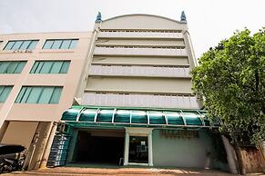 Palladium Suites Hotel