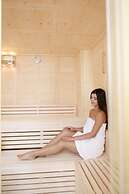 10GR Boutique Hotel and Wine Bar