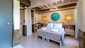 10GR Boutique Hotel and Wine Bar