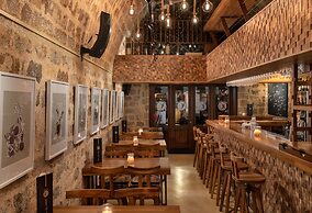 10GR Boutique Hotel and Wine Bar