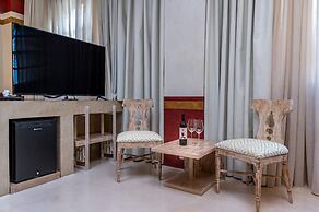 10GR Boutique Hotel and Wine Bar