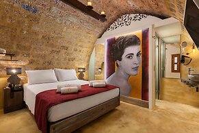 10GR Boutique Hotel and Wine Bar