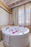 10GR Boutique Hotel and Wine Bar