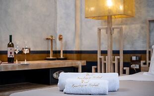 10GR Boutique Hotel and Wine Bar