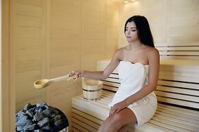 10GR Boutique Hotel and Wine Bar