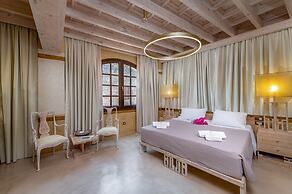 10GR Boutique Hotel and Wine Bar