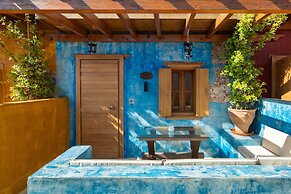 10GR Boutique Hotel and Wine Bar