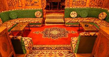 De-Laila Houseboats
