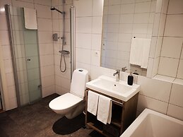 Tiraholms hotell
