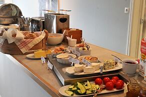 Tiraholms hotell