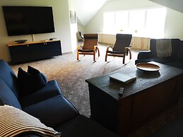 Tiraholms hotell
