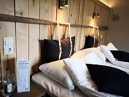 Tiraholms hotell