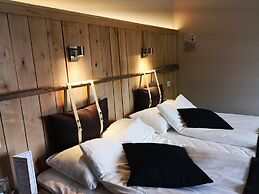 Tiraholms hotell