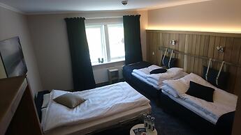 Tiraholms hotell