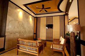 J & Y Lodge Hotel