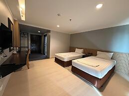 J & Y Lodge Hotel