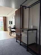 J & Y Lodge Hotel