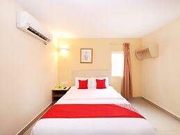 Super OYO 635 Seven Days Hotel