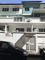 Island Hostel Bayan Lepas Airport