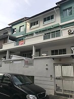 Island Hostel Bayan Lepas Airport