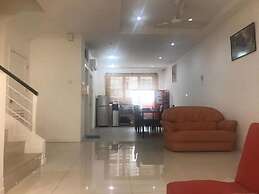 Island Hostel Bayan Lepas Airport