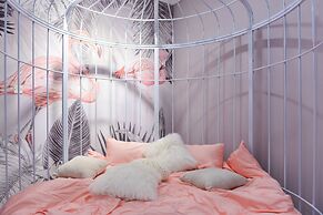 Qing Apartment Spring Heartbeat