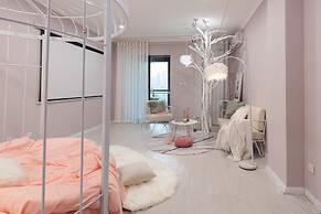 Qing Apartment Spring Heartbeat