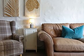 Home Farm & Lodge