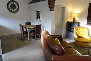 Home Farm & Lodge