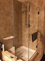 Luxury Lakefront Rooms