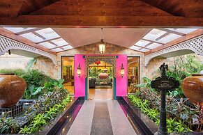 Mayfair Lake Resort