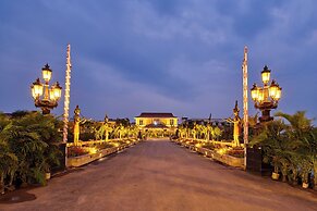 Mayfair Lake Resort